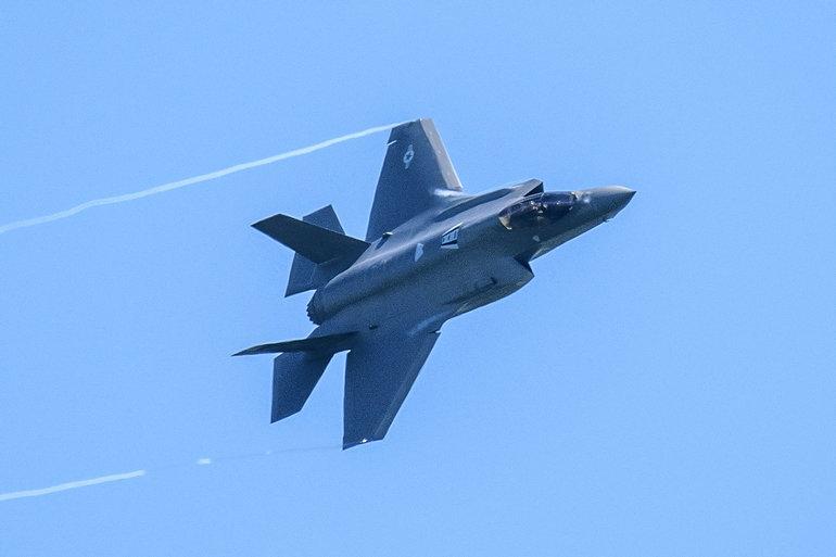 De fire første af Danmarks nye F-35-kampfly lander i Skrydstrup 1. oktober