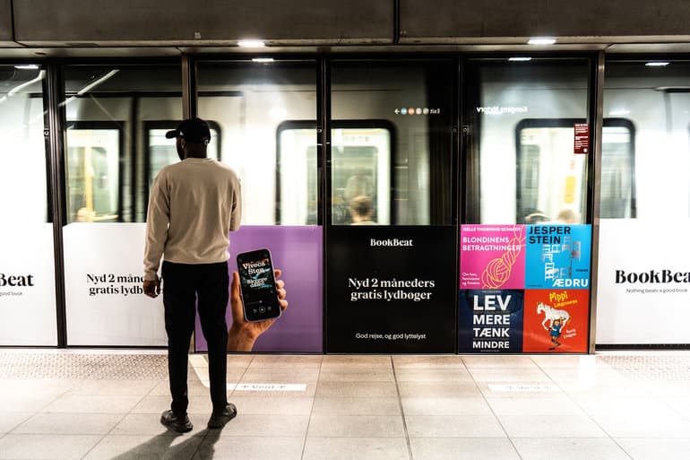 Metrotog er sendt på lastbil til makeover i Rotterdam