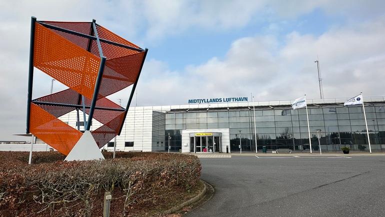 Bestseller-ejer vil købe Midtjyllands Lufthavn af kommuner