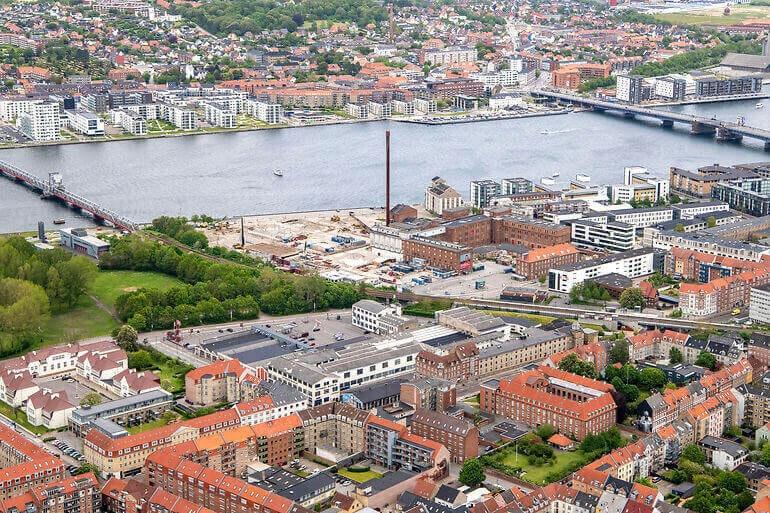 Aalborg hjemsender to chefer efter sager om ulovlige udbygningaftaler